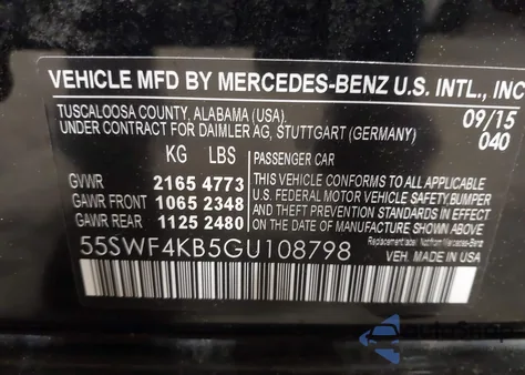 2016 Mercedes-Benz C 300 4Matic z USA, uszkodzony, nr VIN 55SWF4KB5GU108798